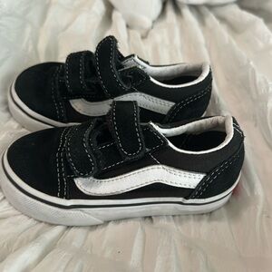 Size 6 toddler vans Velcro
